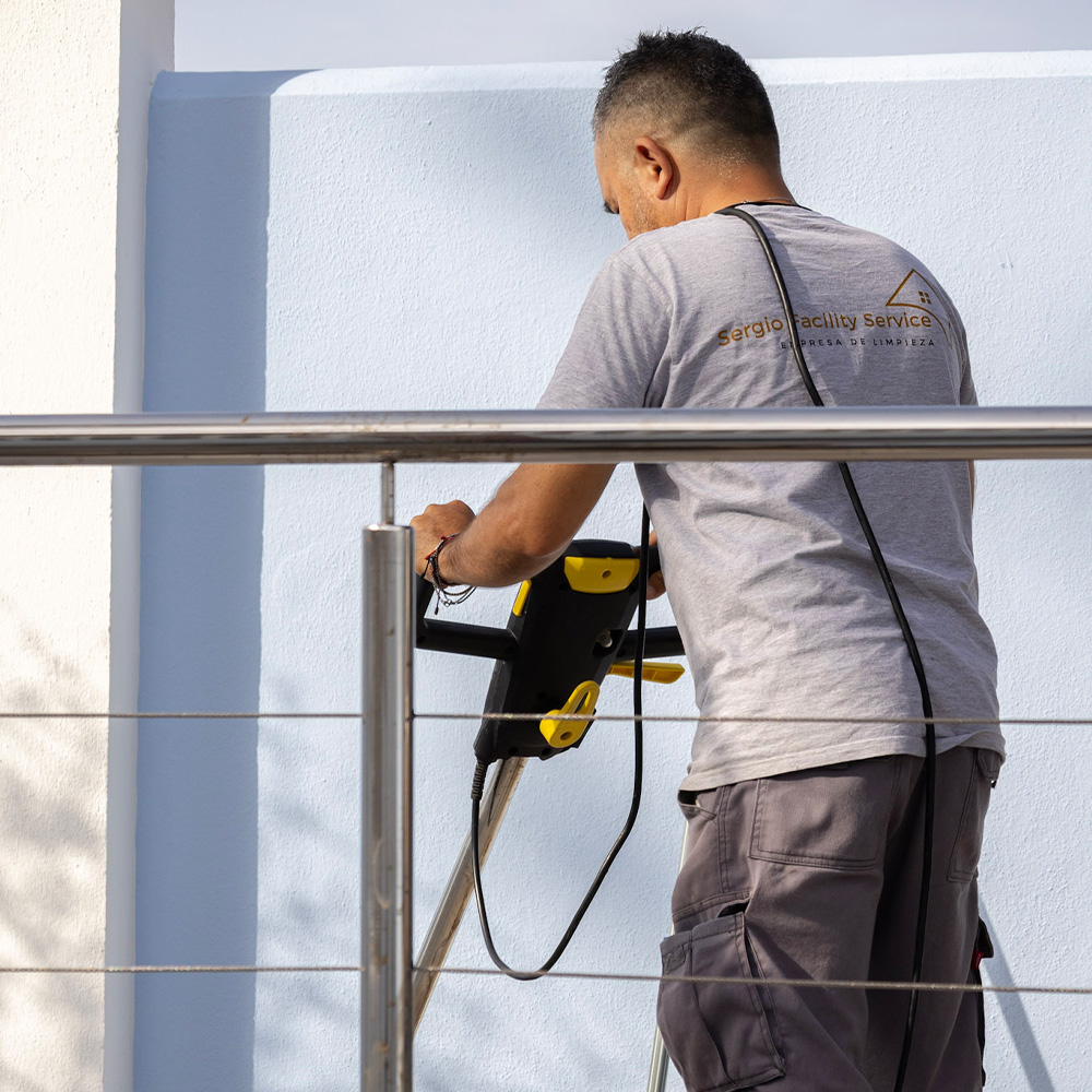 Sergio Facility Service cleaning in Marbella