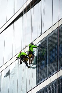 window-cleaner-4306918_1920 window-cleaner-4306918_1920